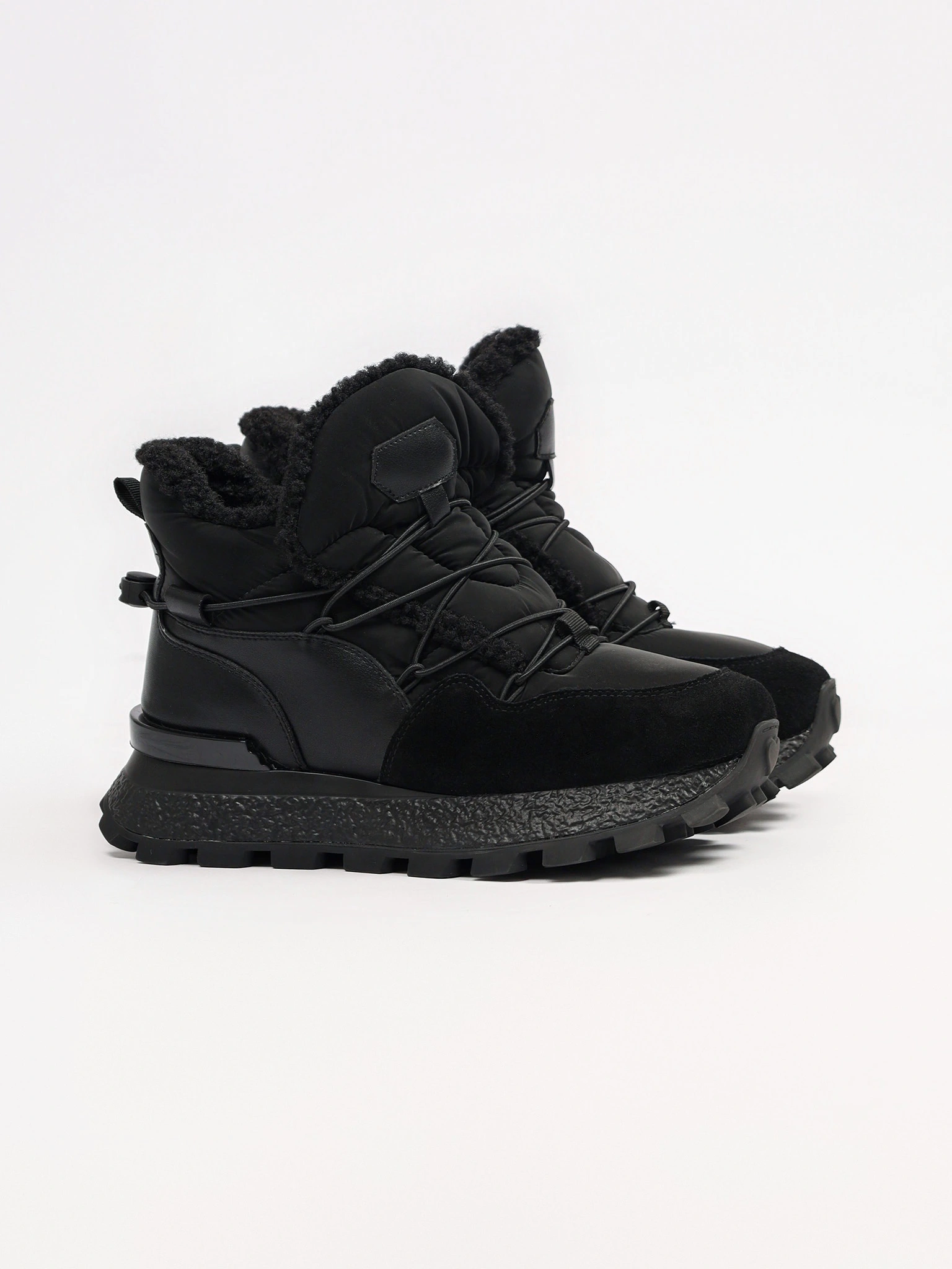 Кроссовки комбинированные черного цвета на рельефной подошве